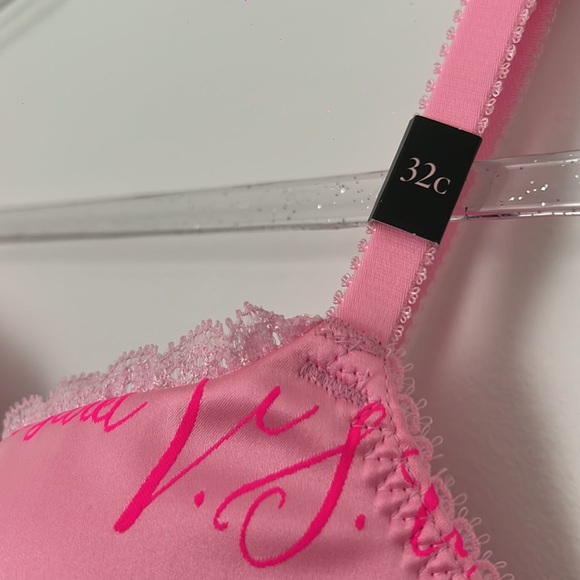 Collectible Victoria’s Secret 2015 official fashion show Bra - Picture 2 of 5